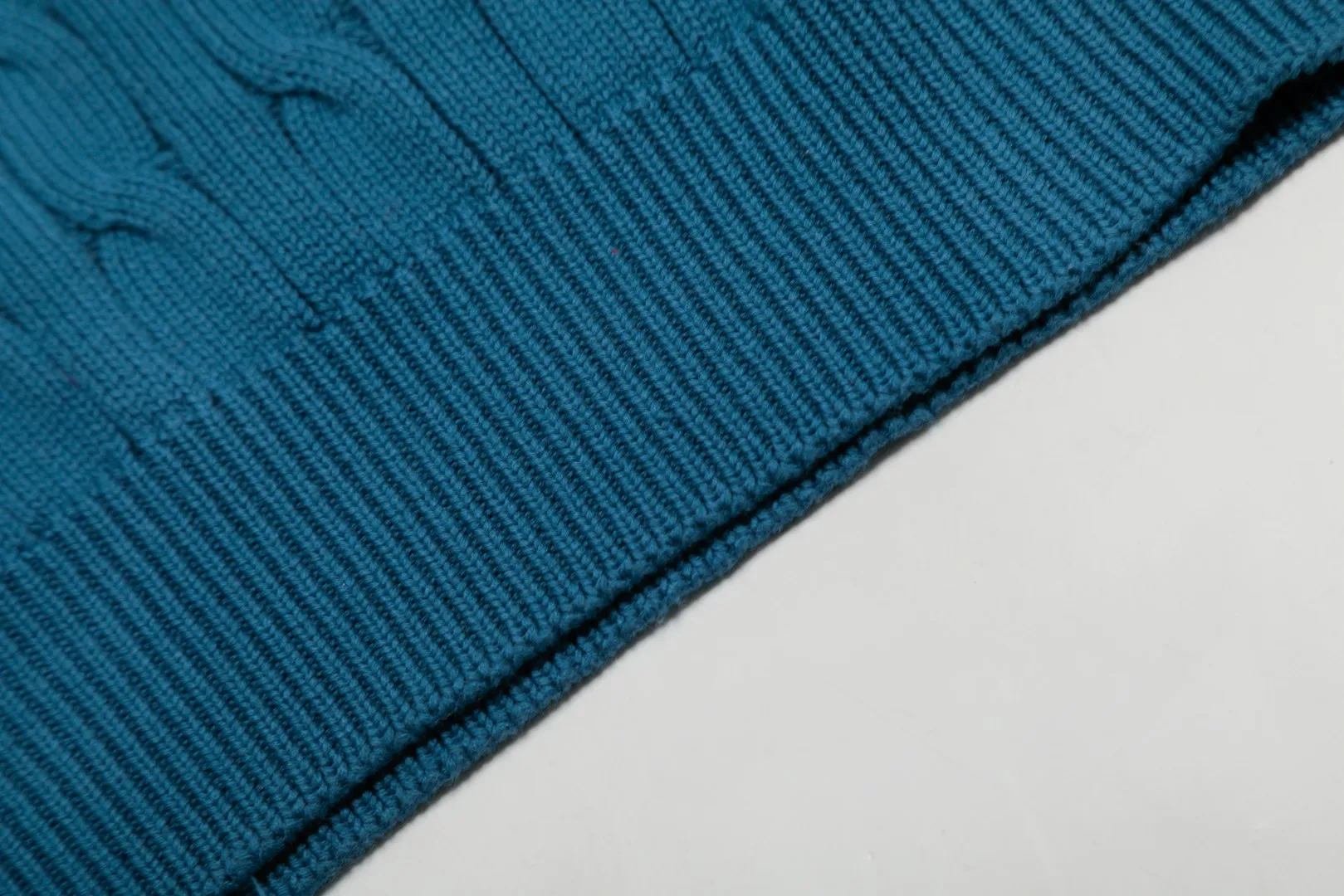 🅿️186 "Top quality" Style number: DS062# (not off the shelves all year round) [Ralph Lauren men's POLO lapel solid color pony embroidered logo knitted short sleeves] ✅Ralph Lauren Ralph Lauren classic basic lapel POLO men's all-season knitted short sleeves ✅Main supplier platform live broadcast Wholesale entity Replacement when out of stock Not off the shelf ✅ZP quality 1:1 version Scan the code to enter the GF website Counter quality ✅Details and quality are the only one in Guangzhou. Imported quality cotton yarn, focusing on high-end, cost-effective. Needless to say good quality. ✅The version restores the original version. The maximum size can be worn up to 200 pounds. Loose, comfortable and stress-free. ✅The upper body is simple and easy to match. A must-have for men. Good-looking clothes are never picky. A must-have for men's wardrobe. Size: S-XL. Color: Black, White, Gray, Khaki, Navy Blue, Gentleman's Lake Blue.